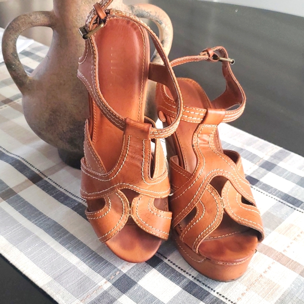 Super cute, super light and very soft wedges Mia. Gently used.